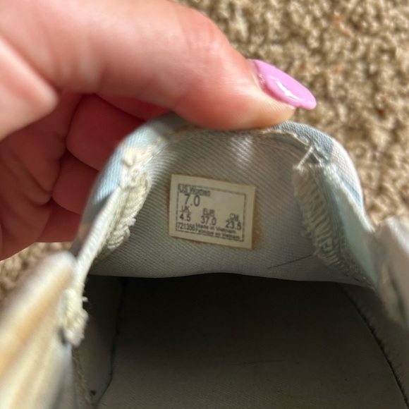 Vans - Picture 3 of 3